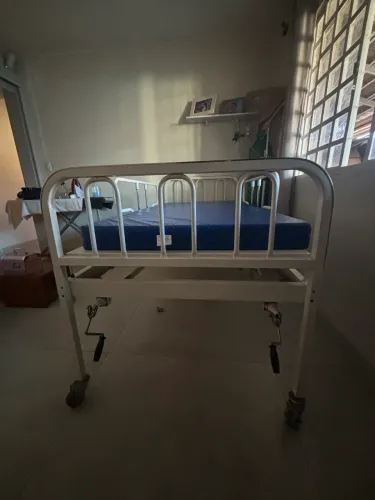 Cama Hospitalar Manual + Colchão + para Soro/Medicação
