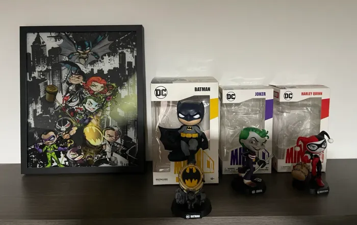 Batman mini co + arlequina + coringa + quadro mitz impresso no vidro mini co iron studios