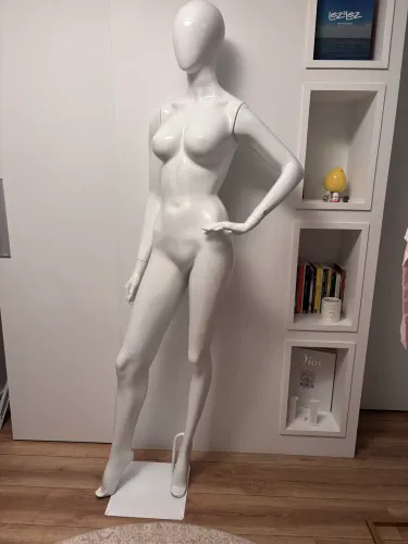 **MANEQUIM FEMININO CORPO INTEIRO - ÓTIMO ESTADO**