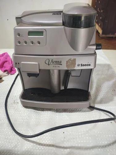 Máquina de café expresso saeco com pequeno defeito