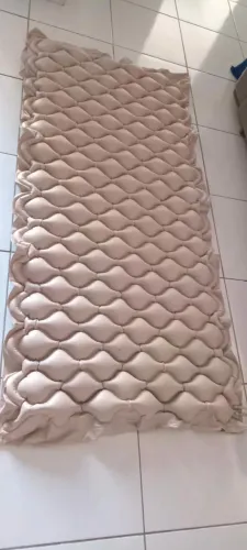 Vende-se colchão pneumático de solteiro seminovo, funcionando perfeitamente Rs450 reais