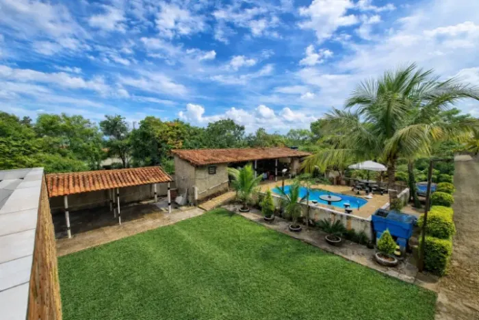 Chácara dos sonhos à venda - piscina, espaço amplo e lazer 1500M2