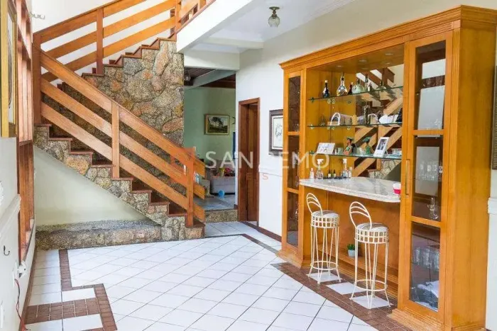 Balneário | Casa 5 quartos, sendo 2 suites