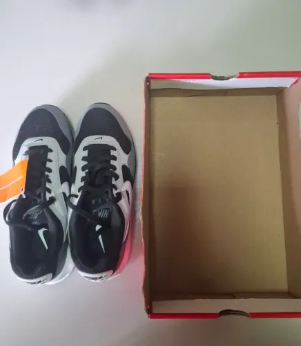 NIKE AIR MAX CORRELATE
