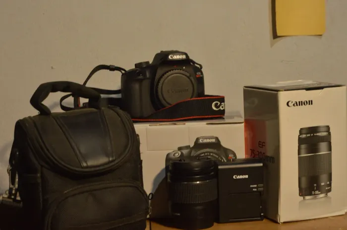 Kit Canon EOS T100 + Lente 18-55mm + Lente 70-300mm - completo - excelente Estado