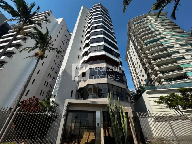 Apartamento de 4 dormitórios na Beira Mar