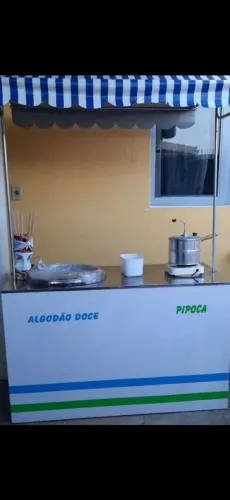 Barraca de algodão doce e pipoca