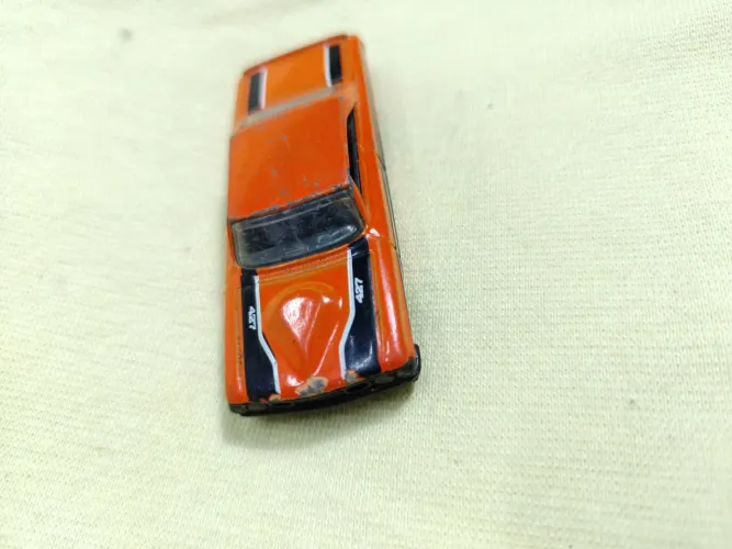 Hot Wheels Custom '64 Ford Galaxie 500 laranja escala 1:64