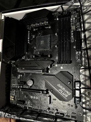 Placa mãe B550 MSI Gaming Plus ATX