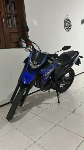 Vendo moto em perfeito estado.