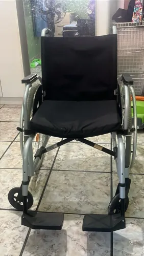 Vendo cadeira de rodas