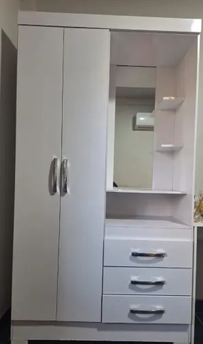 Vende-se esse Guarda Roupa de solteiro