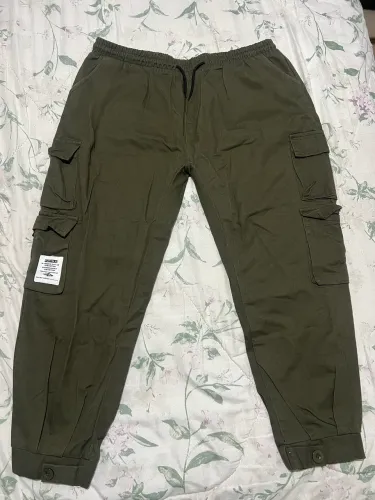 Calça cargo verde tamanho M 