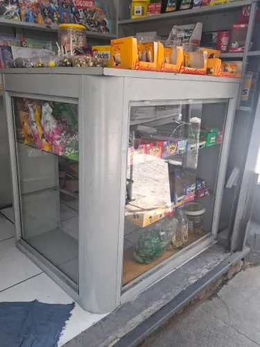 Balcão expositor com vitrine -Méier