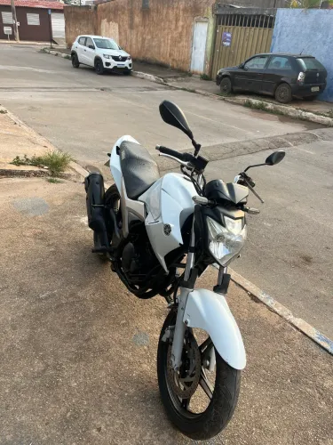 Troco por moto menor cilindrada ou carro