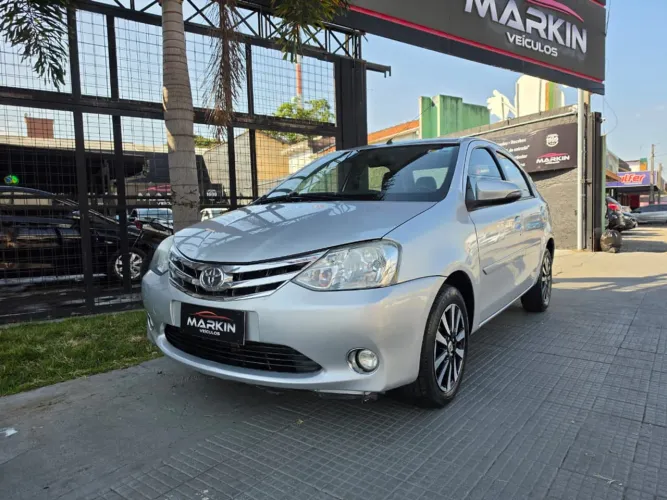 Toyota Etios Platinum Sed. 1.5 Flex 16V 4P Mec. 2016