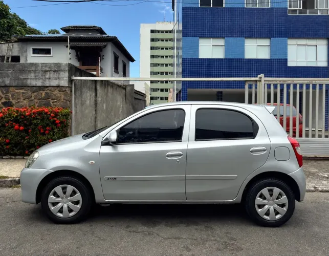 Toyota Etios X 1.3 Flex 16V 5P Mec. 2014