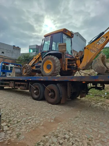 Terraplanagem Nivelamento de terreno demolição limpeza de lote. 