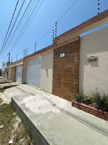 Casa com Piscina na Aruana Excelente Localização!