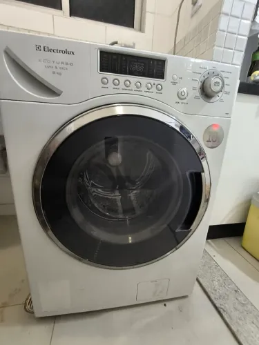 Máquina de lavar , Lava e seca Electrolux