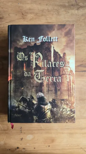 Livro Os Pilares da Terra - Ken Follet - Capa Dura