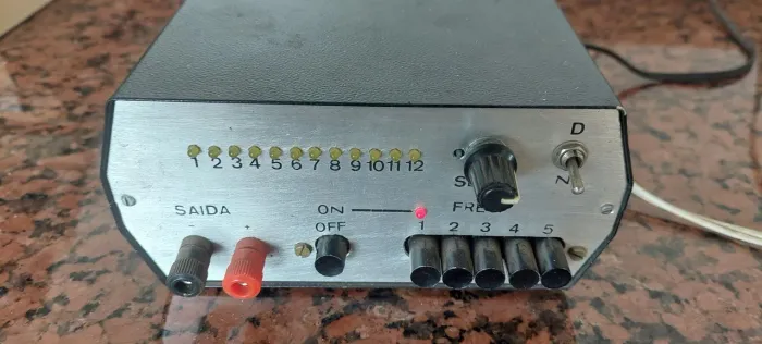 Aparelho siens antigo antiguidade uso em rede de telefone enfeite decoração cenário uso