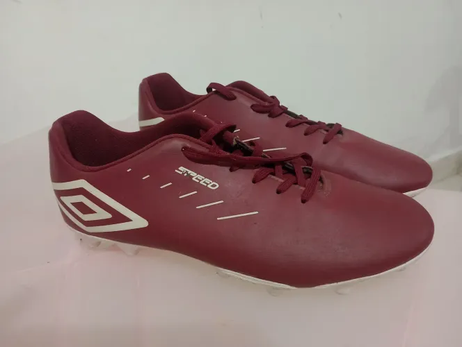 Chuteira umbro Tam 42