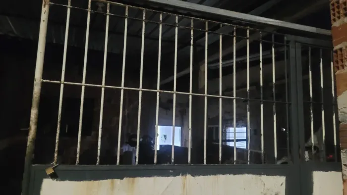 VENDO DUAS CASAS UMA COM TRES QUARTOS E OUTRA COM DOIS QUARTO E UMA GARRAGEM