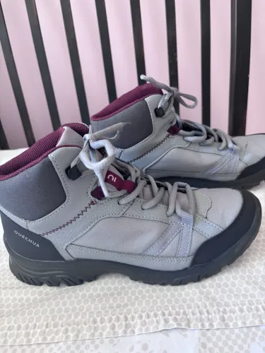 Botas de trilha Quechua novíssimas cinza tamanho 37!