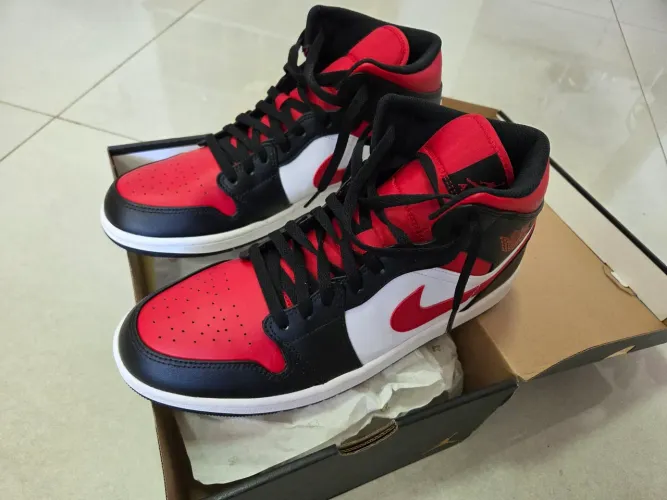 Tênis Nike Air Jordan 1 mid