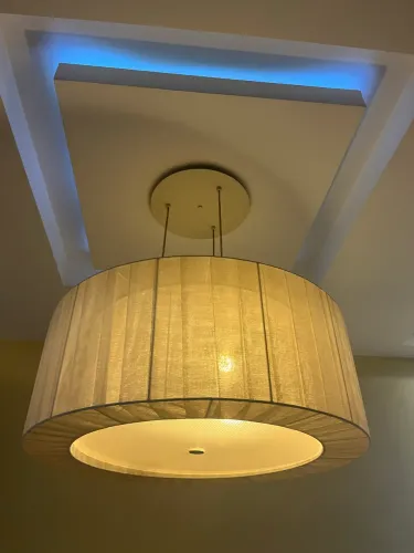 Lustre pendente grande com cúpula de tecido
