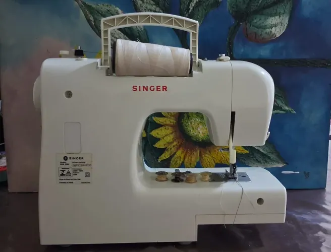 MAQUINA COSTURA SINGER TRADITION ( SEMI - NOVA )