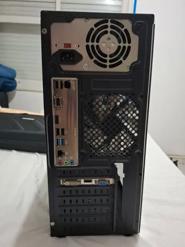 Pc com gabinete gamer intel core i5 16GB de Ram SSD 480 GB Geforce 2GB e HDMI