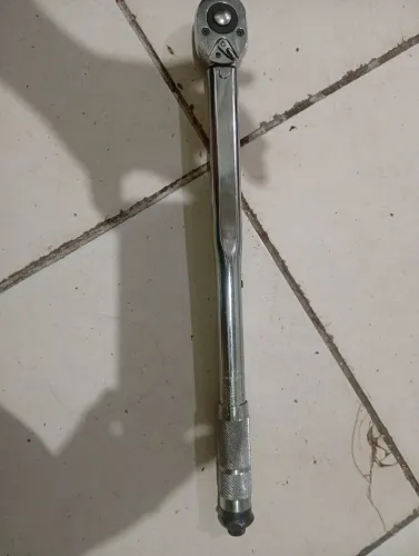Vendo torquímetro excelente estado.