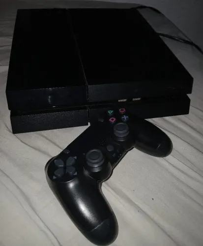VENDO PS 4 FAT SEMINOVO EM EXCELENTE ESTADO 