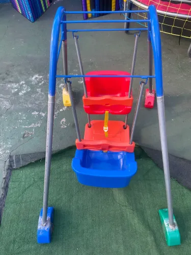 Balanço metálico duplo