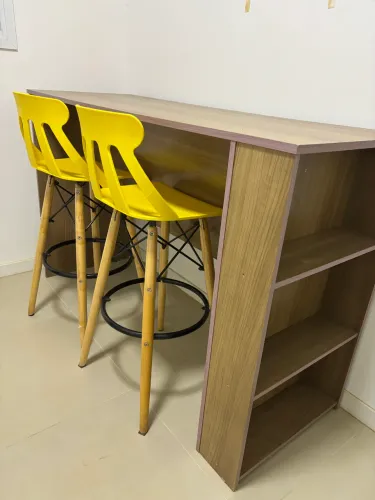 Balcão com banquetas