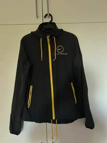 Corta Vento Nike Livestrong