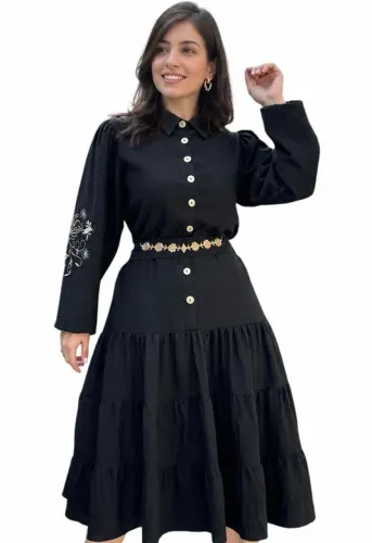 Vestido preto bordado nunca usado