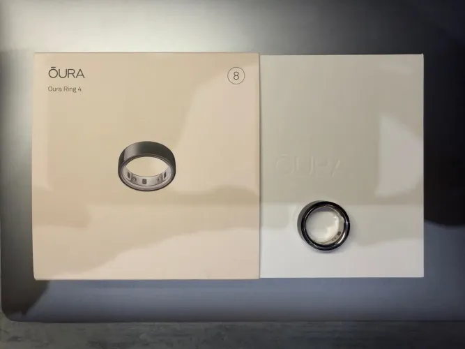 Oura Ring 4 - Tamanho 8 (Black/Noir)