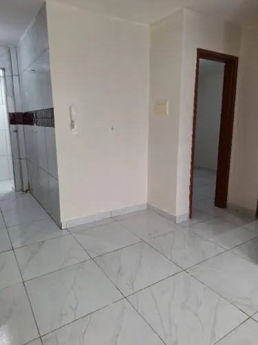 Apartamento térreo,2 quartos sendo uma suíte uma área externa. No geisel próximo ao supe.