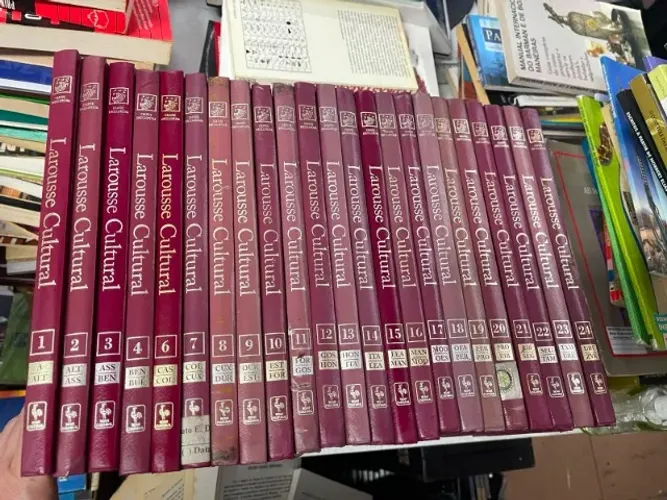 Enciclopedia Larousse Cultural completa com 24 volumes
