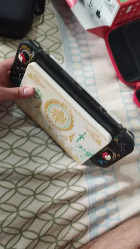 Nintendo Switch OLED + Mario Kart 8 + expansão 128GB + Case básico