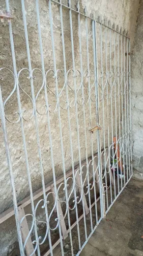 Vendo portão de ferro para garagem