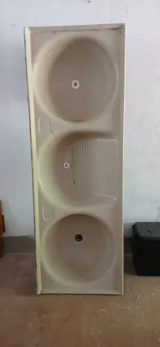 Tanque de lava roupa com 3 cudas