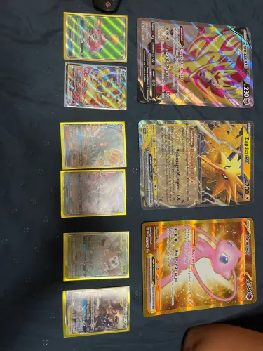 Cartinha Pokémon raras preservadas