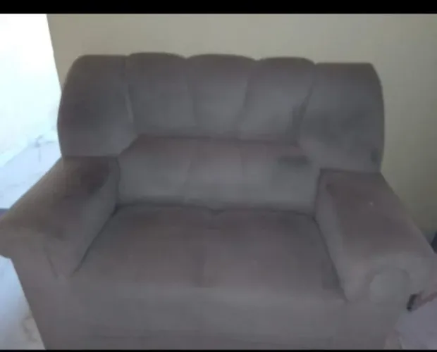 Vendo sofá 2 e 3 lugares e uma painel