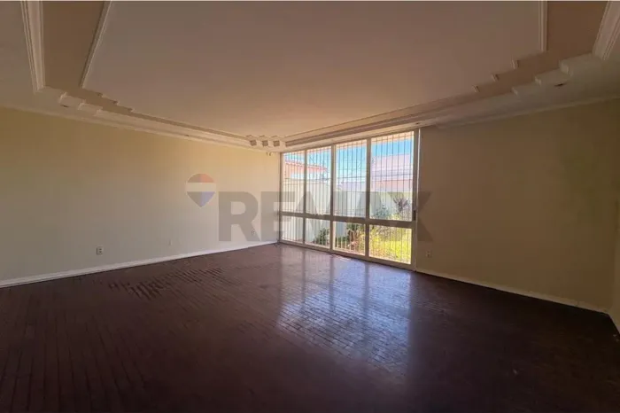 Casa Ampla a 2 Quadras da Santa Casa | Ideal para Clínica, Casa de Repouso ou Moradia