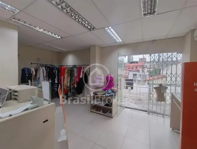 Prédio / Loja Comercial à venda com 345,00m² e 3 andares em Maria da Graça!