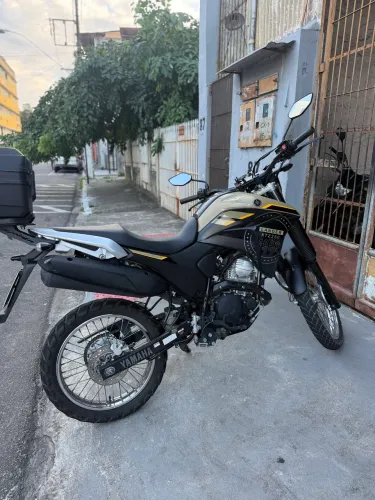XTZ Lander 250 pouco rodada